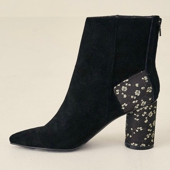 Jaggar the Label Forward Suede Pointed
Toe Bootie. Size 8. Like New. - Picture 2 of 12